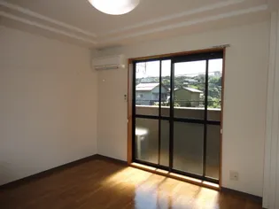 グランシャリオ【202号室】の居間