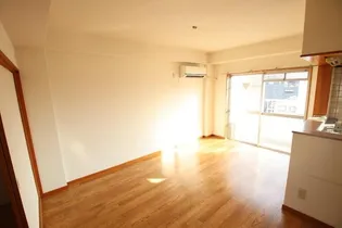 パルコ長和島【301号室】の居間