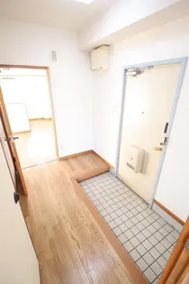 パルコ長和島【301号室】の玄関