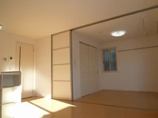 ディアコートASKA【101号室】の居間