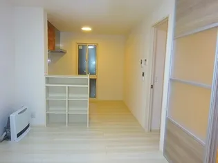 ブレジオ南B【102号室】の居間