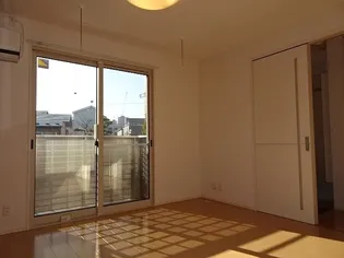 デヴォートKS【102号室】の居間