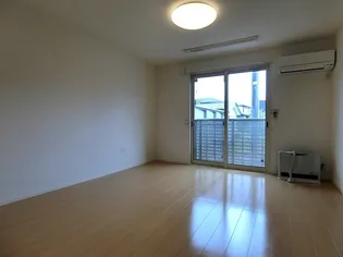 メゾン ド ソレイユ【102号室】の居間