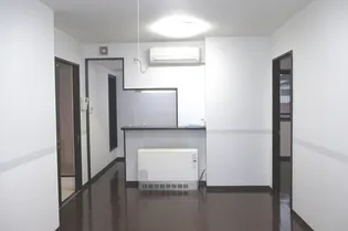 Y's square山王【302号室】の居間