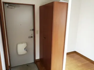 カネマルハイツ【101号室】の玄関