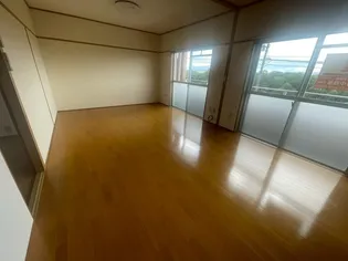 サンハイツ【202号室】の居間