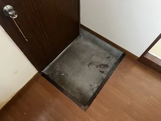 白楊荘【B15号室】の玄関