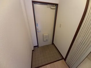 MISTRAL岡田【102号室】の玄関