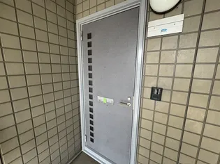 ディアス・オークラ【2階】の玄関