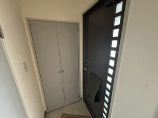 ディアス・オークラ【2階】の玄関