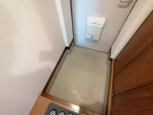 エンジェルコーポラスB【1階】の玄関