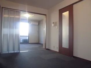 シャーメゾン城南【2階】の居間