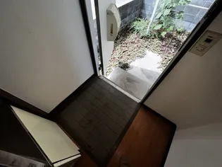 東辻井ハイツ【101号室】の玄関