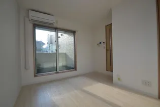 ワコーレヴィータ神戸中山手【1階】の居間