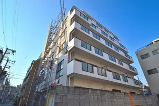 アパートメント大倉山【5階】の外観