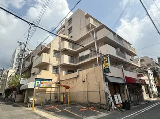 ラムール三宮【4階】の外観