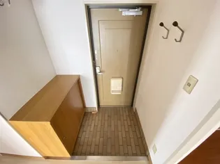 芦屋ニューコーポ1番館【6階】の玄関