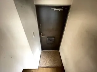 新田マンション【3階】の玄関