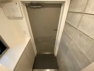 岡本南マンション【1階】の玄関