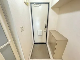 イーストハイツ甲南【1階】の玄関