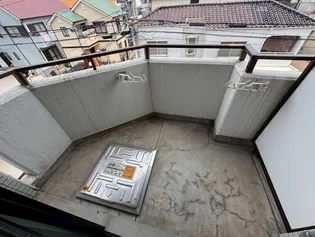 ジョイフル石屋川【3階】の玄関