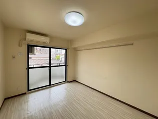 ジョイフル石屋川【3階】の居間