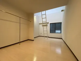 クレセンティア神戸・北野【2階】の居間