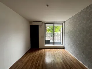 スリージェ5番館【1階】の寝室