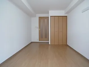 シャトラン弓木五番館【2階】の居間