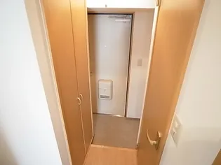 シャトラン弓木五番館【4階】の玄関