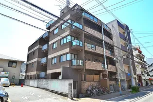 CECIL COURTの画像