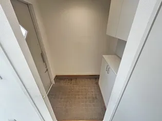 ガーデンコート西岡本の玄関