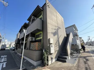 ラ・ヴィータ川西【2階】の外観