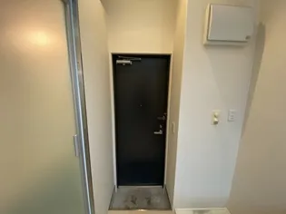 クレセンティア神戸・北野【2階】の玄関