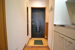 プレサンス新神戸【2階】の玄関