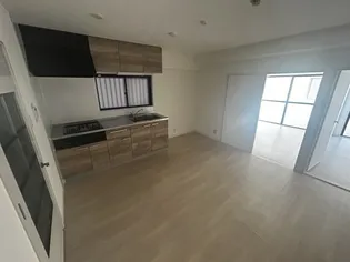 ロイヤルメゾン岡本3【1階】の内装