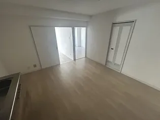 ロイヤルメゾン岡本3【1階】の内装