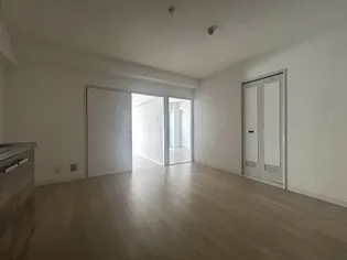 ロイヤルメゾン岡本3【1階】の内装