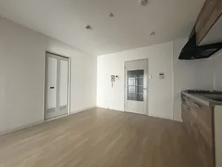 ロイヤルメゾン岡本3【1階】の内装