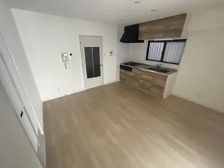 ロイヤルメゾン岡本3【1階】の内装