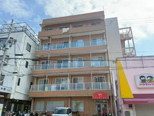 ロイヤルコートナグラ【3階】の外観