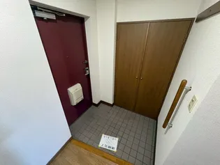 サンリッジ湊川【5階】の玄関