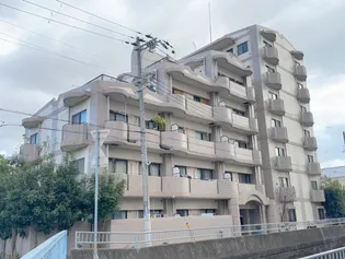 サンプラザ本山南【5階】の外観