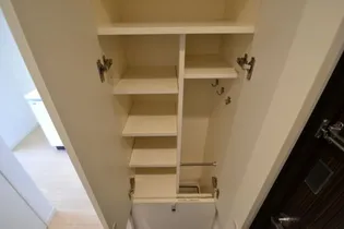 レジディア神戸元町【9階】の玄関