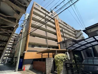 パレオーギ【2階】の外観