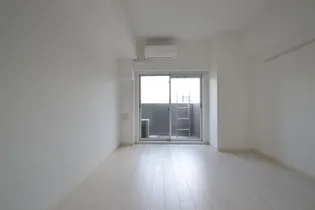 ポルトボヌール神戸湊川公園【13階】の居間