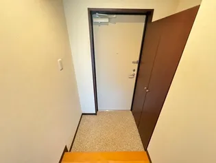 ボヌール恋野【4階】の玄関