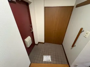 サンリッジ湊川【5階】の玄関