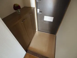 フィール神戸【7階】の玄関