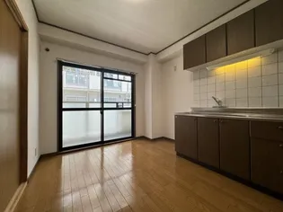 クレスト羽坂【2階】の居間